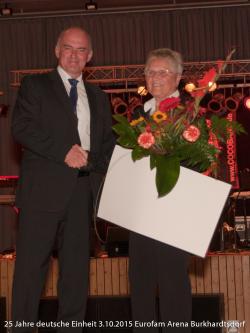 Preisträgerin Bürgerpreis 2015
(Foto von links: Bürgermeister Thomas Probst, Preisträgerin Gerda Richter) Preisträgerin Bürgerpreis 2015
(Foto von links: Bürgermeister Thomas Probst, Preisträgerin Gerda Richter)